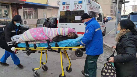 哈尔滨：老人井下被困三天，消防部门成功救援