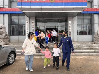哈尔滨市依兰县消防救援大队开展六一“消防”与你“童”行活动